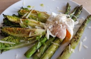 gegrilde salade asperges romaine sla Big Green Egg gerecht bijgerecht Vega BBQ