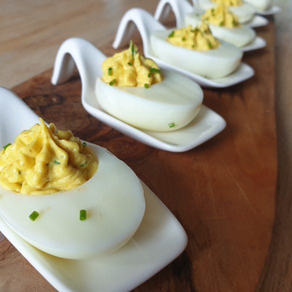 gevulde eieren met kerrie ei vullen vulling kerrie kerriepoeder bieslook mayonaise borrelhapje snack borrel