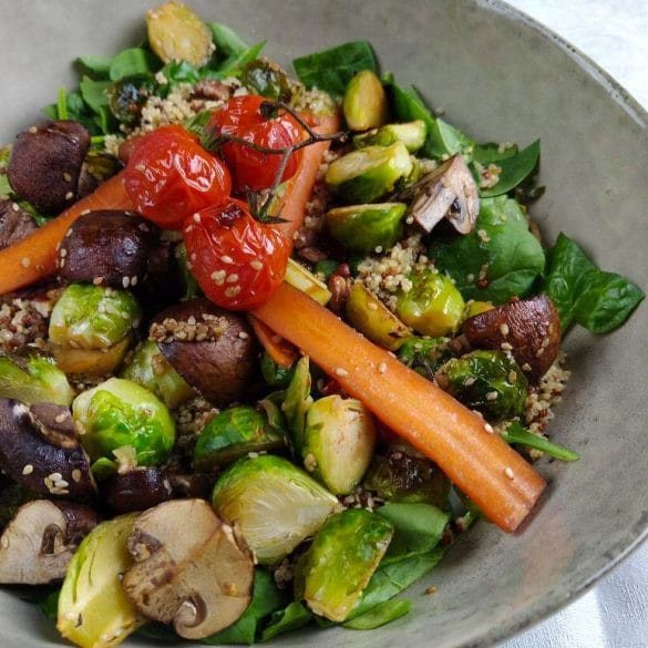 quinoa salade met gegrilde groenten recept wortel champignons spruitjes quinoa veldsla