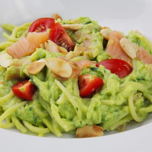 Courgetti met zalm en avocado courgette spaghetti recept gezond