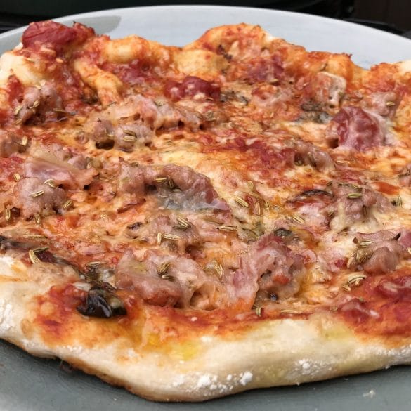 Pizza met worst en venkel en worst Italiaanse zelf pizza maken venkelworst