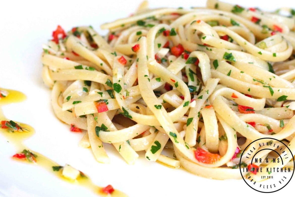 glutenvrije pasta aglio e olio knoflook peper olijfolie recept zonder gluten linguine spaghetti mr and ms in the kitchen